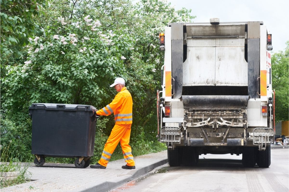 How Do I Dispose of Old Paint, Troupe Waste and Recycling