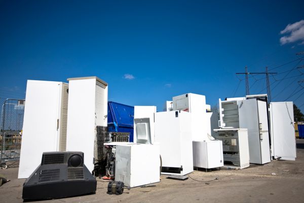 Advantages of a Hiring a Waste and Recycling Company for Refrigerator Removal Troupe Waste and Recycling