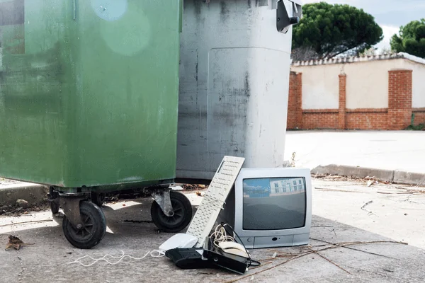 How Much Does It Cost to Properly Dispose of a TV in South Shore Troupe Waste & Recycling